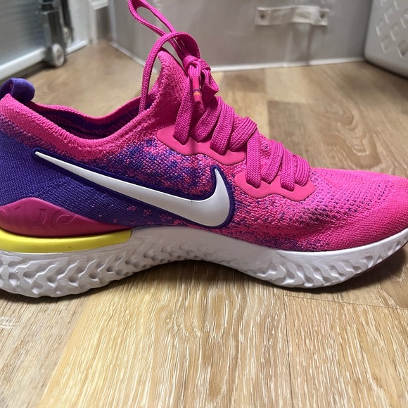 Nike Epic React Size 9 - Picture 9 of 14